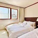 New, 3Min To Hapjeong St, Airport Bus Stop, 10Min To Hongdae & Mangwon Market, Han River Park, 2Br 2Qb Full Of Sunshine, Hotel Bedding, City Nature