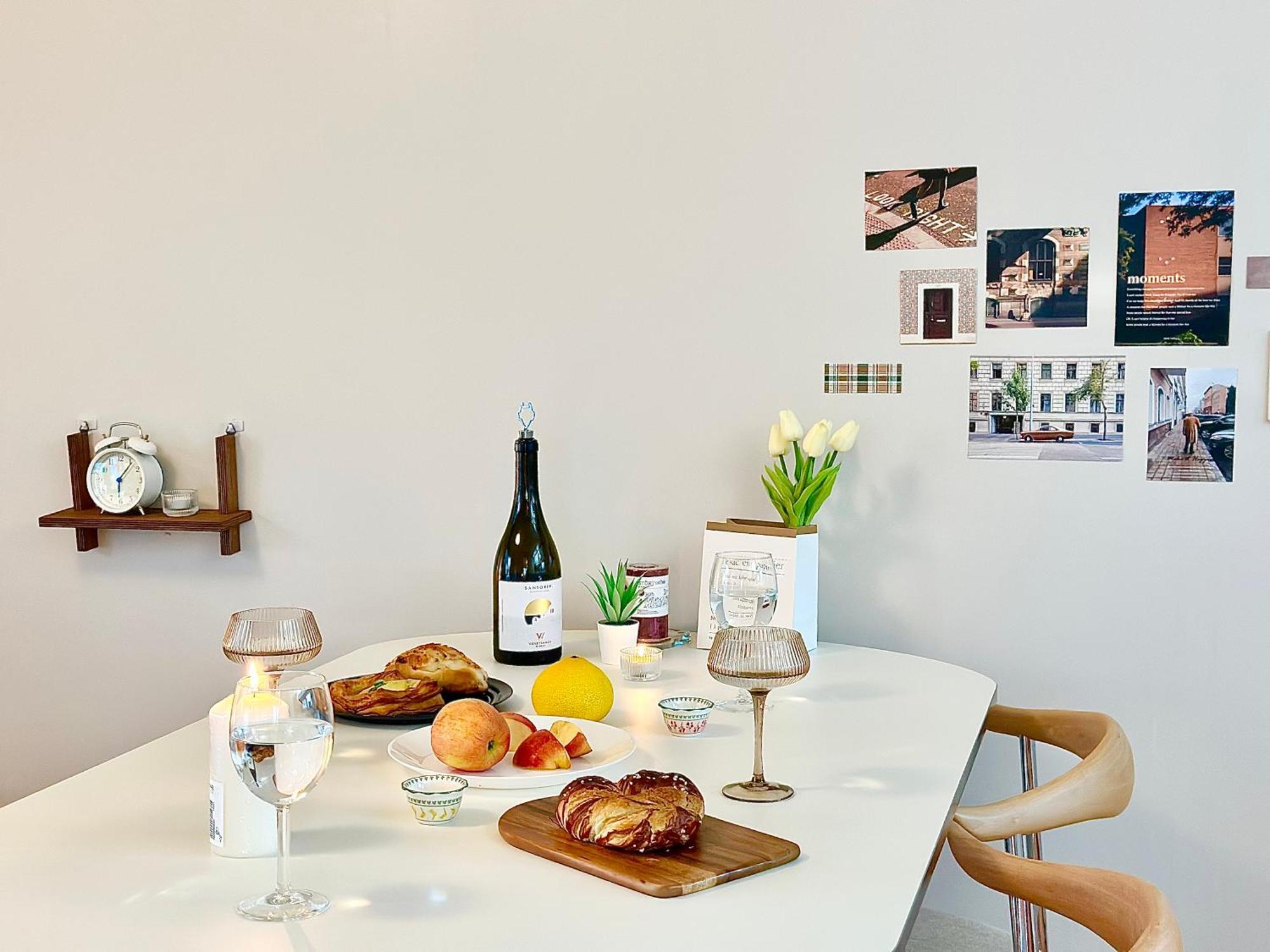 New, 3min To Hapjeong St, Airport Bus Stop, 10min To Hongdae & Mangwon Market, River Park, 2br 2qb Full Of Sunshine, Bedding, Nature Seoul