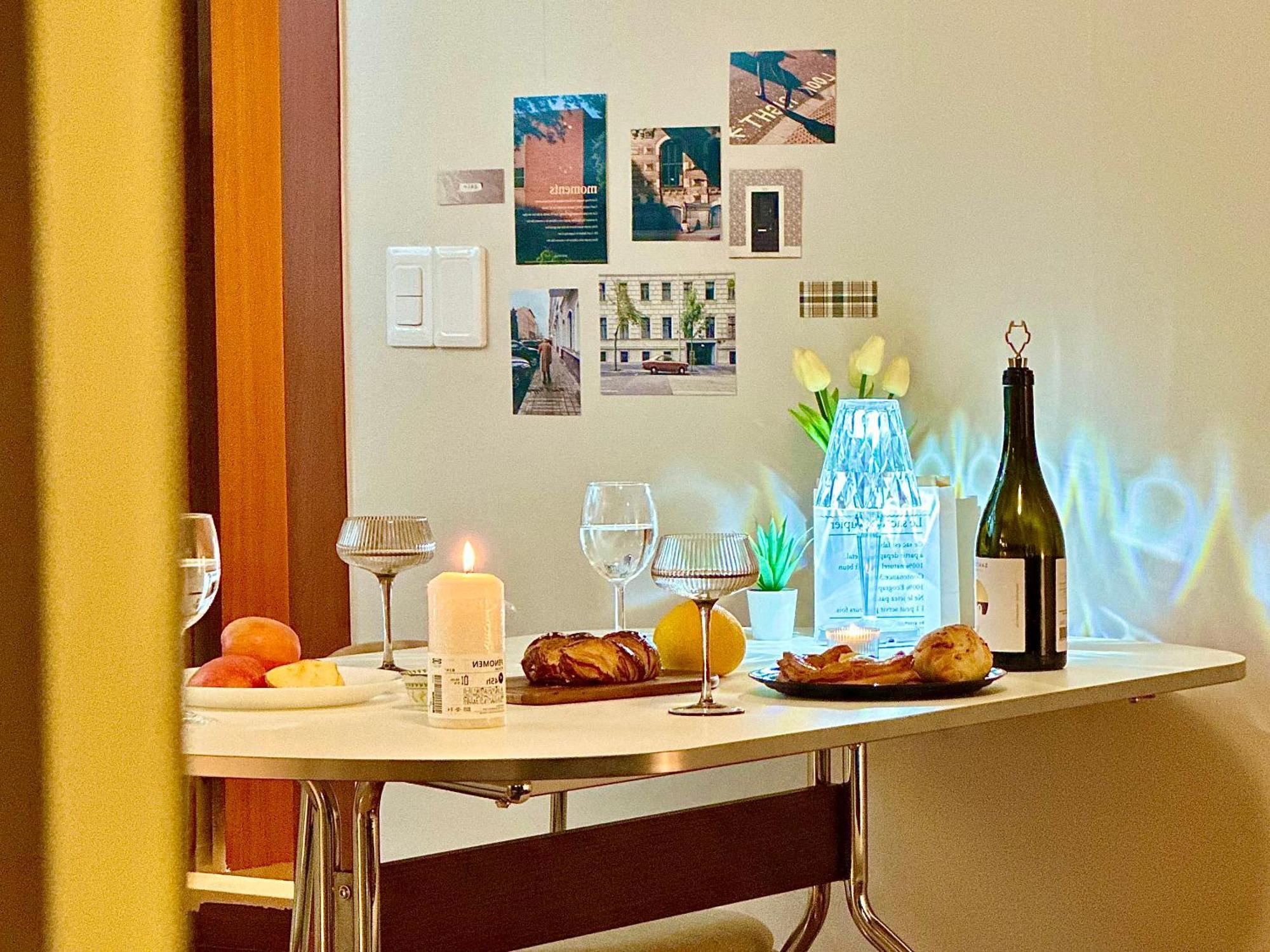 New, 3min To Hapjeong St, Airport Bus Stop, 10min To Hongdae & Mangwon Market, River Park, 2br 2qb Full Of Sunshine, Bedding, Nature Villa