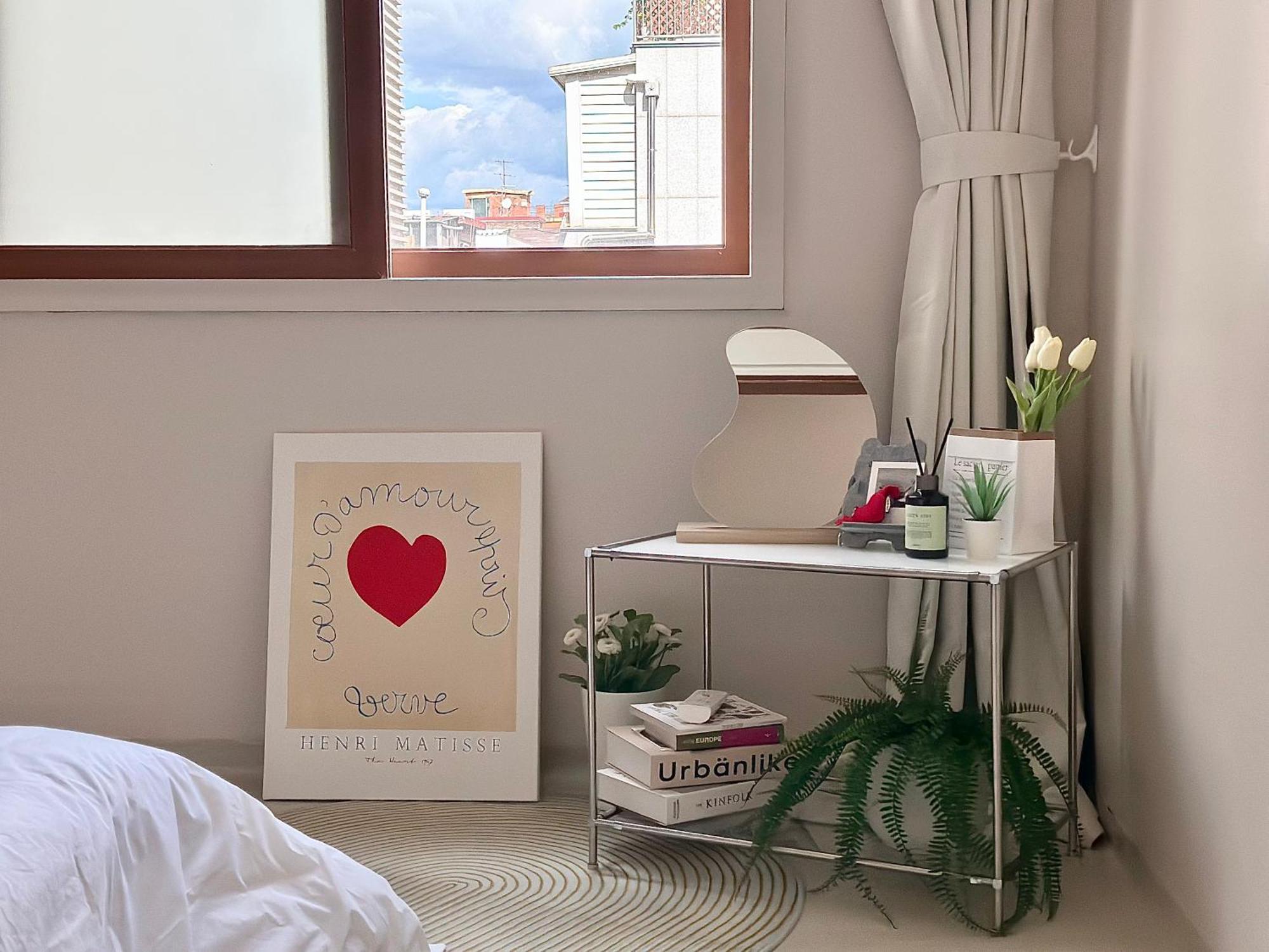 New, 3min To Hapjeong St, Airport Bus Stop, 10min To Hongdae & Mangwon Market, River Park, 2br 2qb Full Of Sunshine, Bedding, Nature *