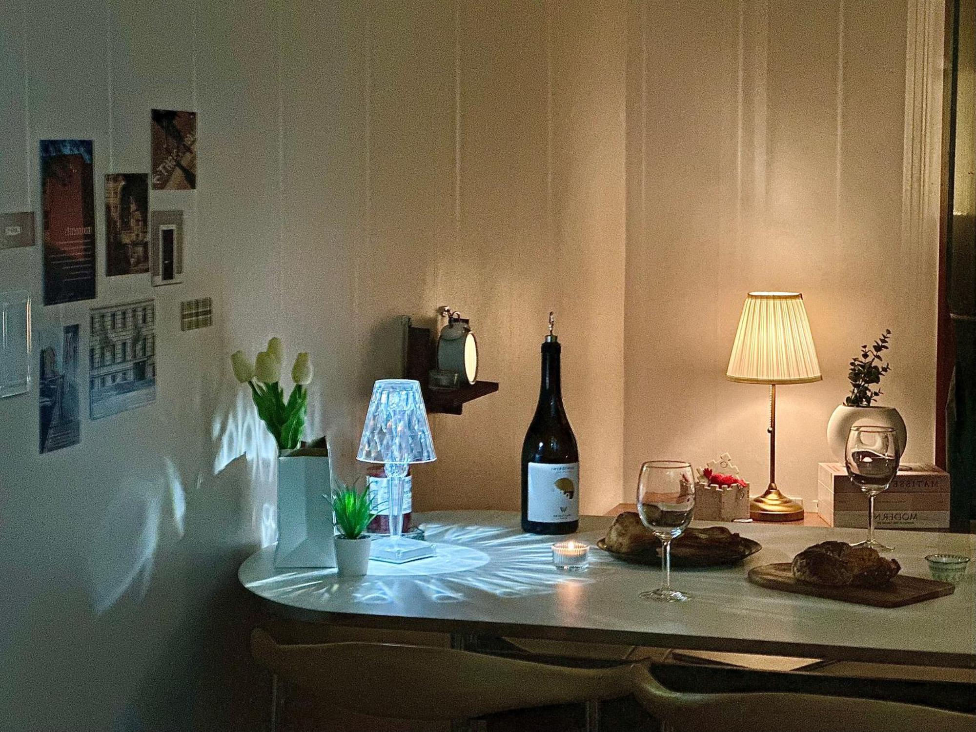 New, 3min To Hapjeong St, Airport Bus Stop, 10min To Hongdae & Mangwon Market, River Park, 2br 2qb Full Of Sunshine, Bedding, Nature Villa *